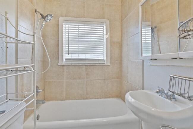 Building Photo - 5007 Polk St