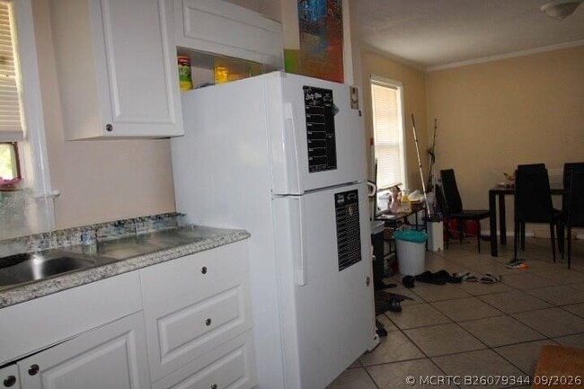 Building Photo - 1488 W 31st St