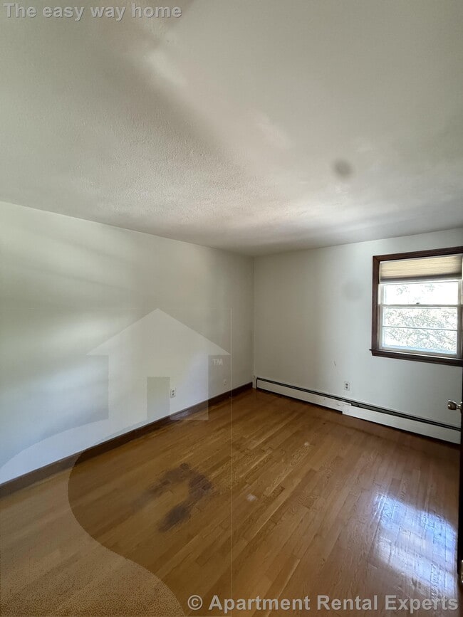 Building Photo - 24 Saville St