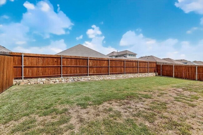 Building Photo - 504 Willow View Way