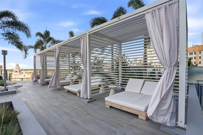 Building Photo - 400 Central Ave