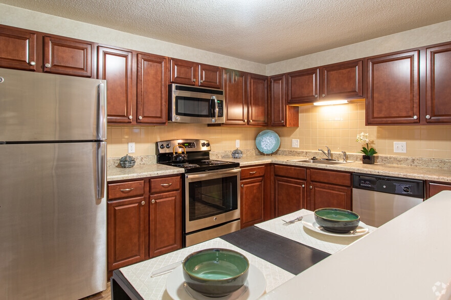 Primary Photo - Greenview Village Apartments