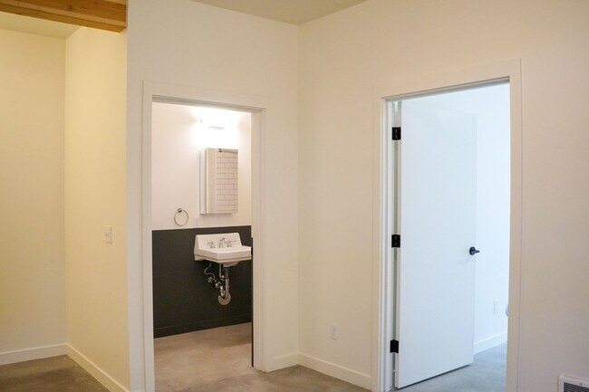 Building Photo - *Modern Farmhouse* Spacious Refurbished 1-...