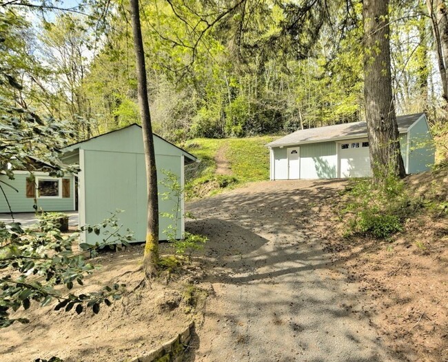 Building Photo - Cozy Cottage