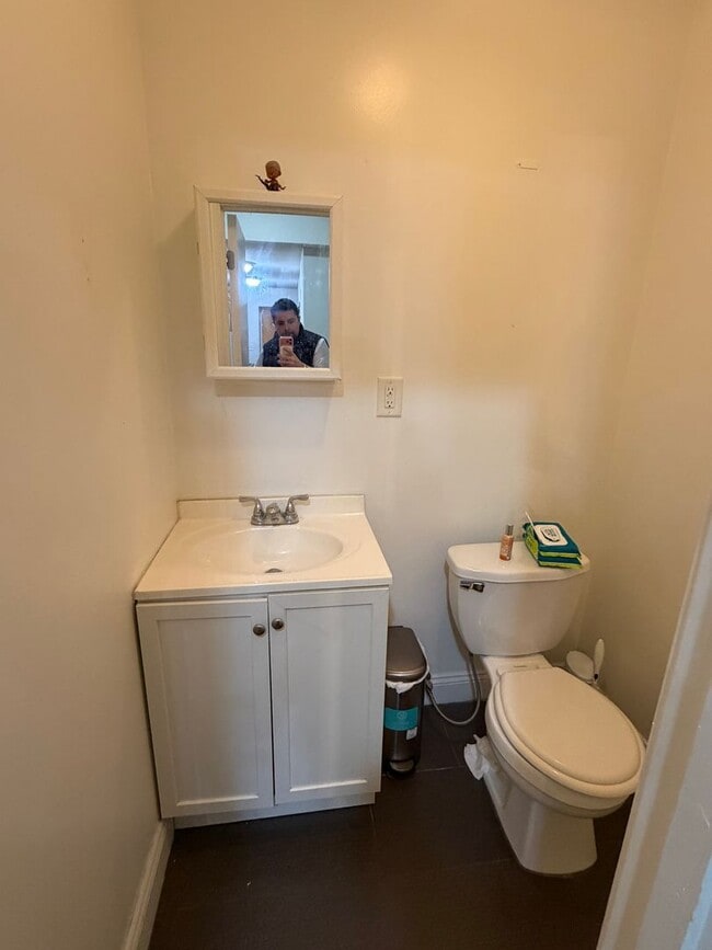 Building Photo - 1630 N Sydenham St