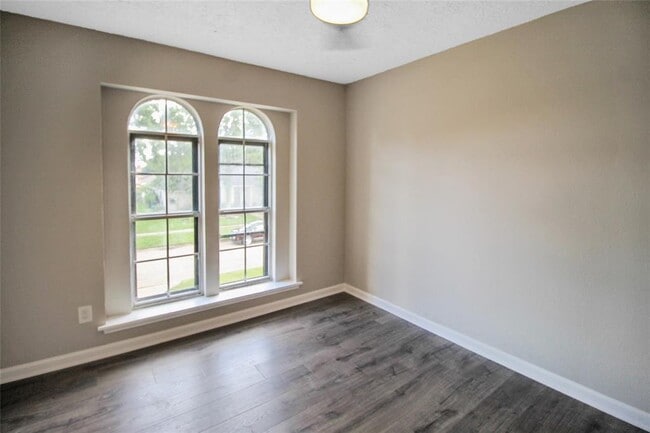Building Photo - 15102 Torry Pines Rd