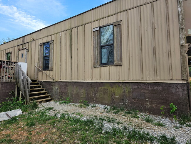Primary Photo - 179 Salvage Ln