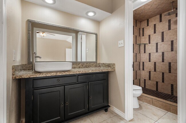 Building Photo - 7218 Foxway Ln