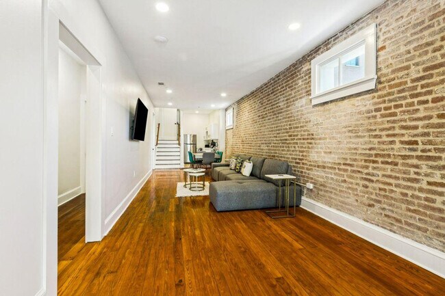 Building Photo - 1725 Robert C. Blakes Sr. Dr