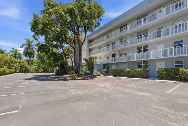 Building Photo - 108 Royal Pk Dr