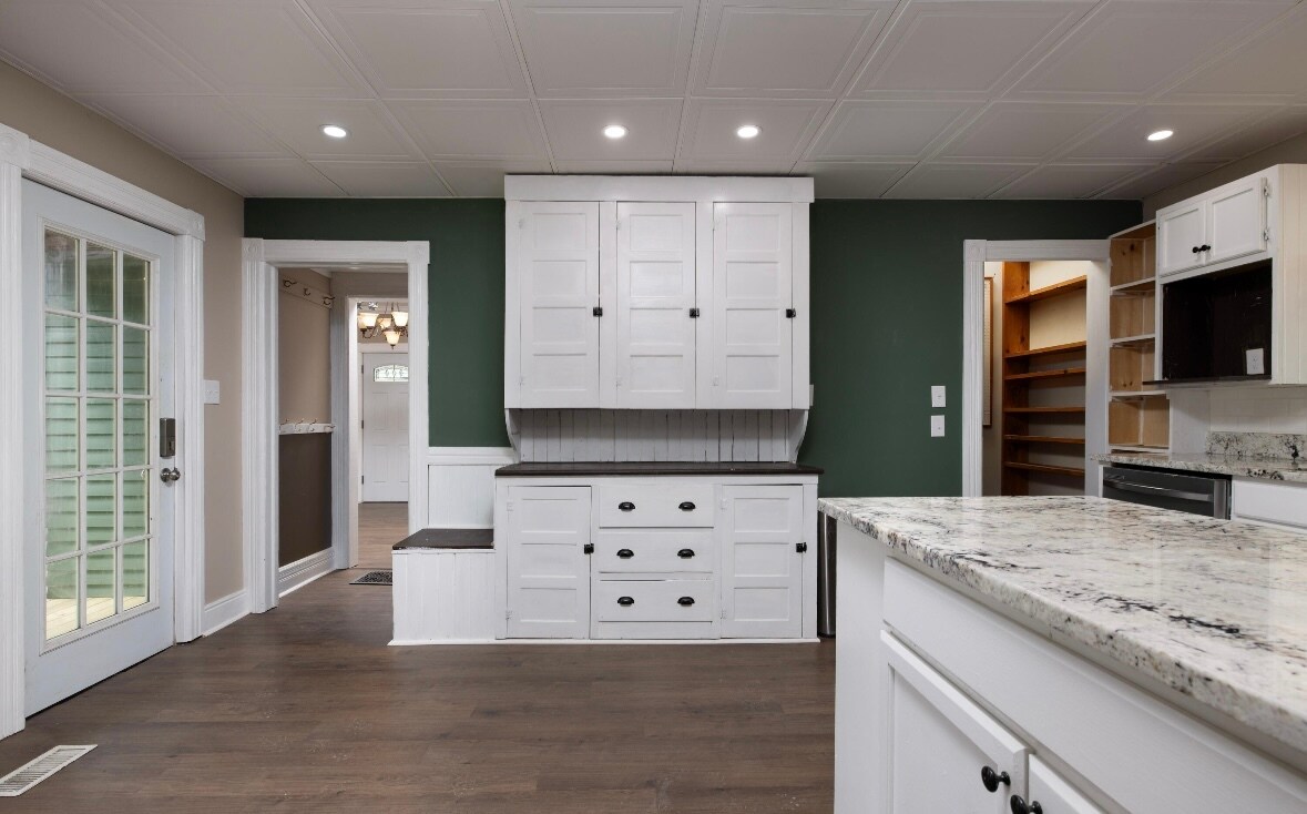 Built ins - 185 Bay St