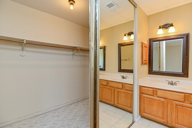 Building Photo - 3410 Streamside Ln