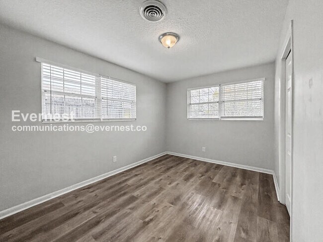 Building Photo - 6757 Snow White Dr