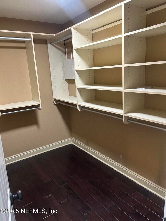 Building Photo - 1613 Fairway Ridge Dr