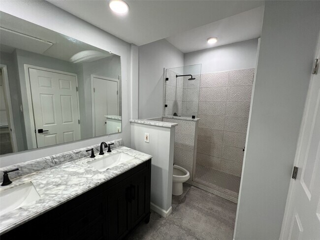 Building Photo - 10053 Westpark Dr