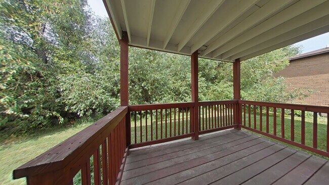 Building Photo - 2Bed 1Bath with Carport! Walk to MSU