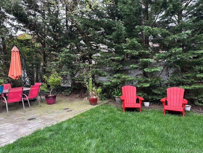 Building Photo - 322 E Beech St