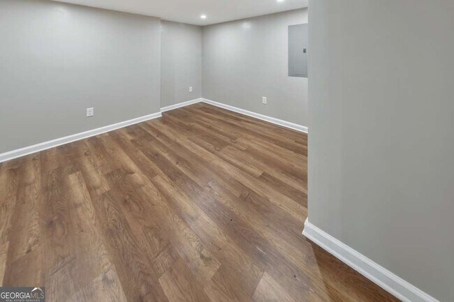 Building Photo - 33 Mchenry Dr SW