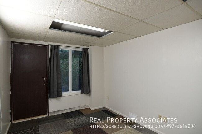 Building Photo - 521 Kenosia Ave S