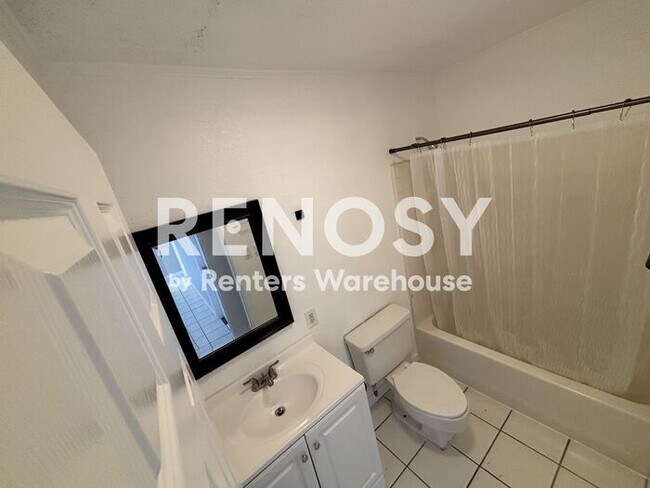 Building Photo - Modern, Solar Energy, 2-Bedroom detached Casita!
