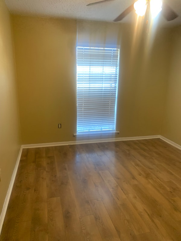 Building Photo - 16912 Dahlgren Ave