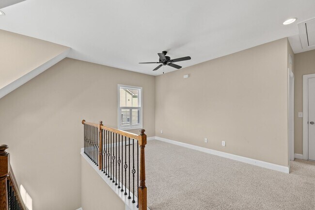 Building Photo - 4 Bedroom Home with Finished Flex Space Ab...