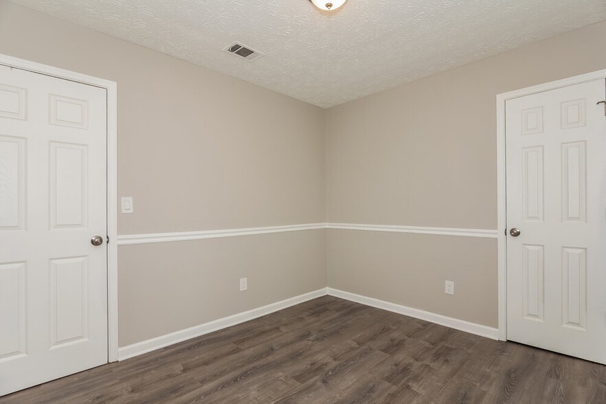 Building Photo - 915 Walnut Creek Ln