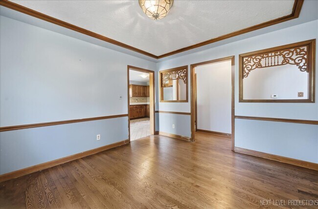 Building Photo - 13 Saddlewood Ct