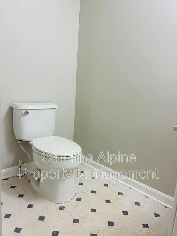 Building Photo - 402 Wilson St