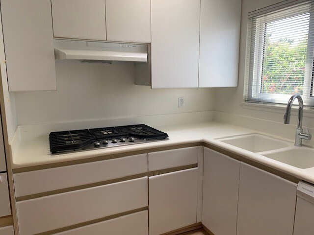 Building Photo - 270 Savona Ave