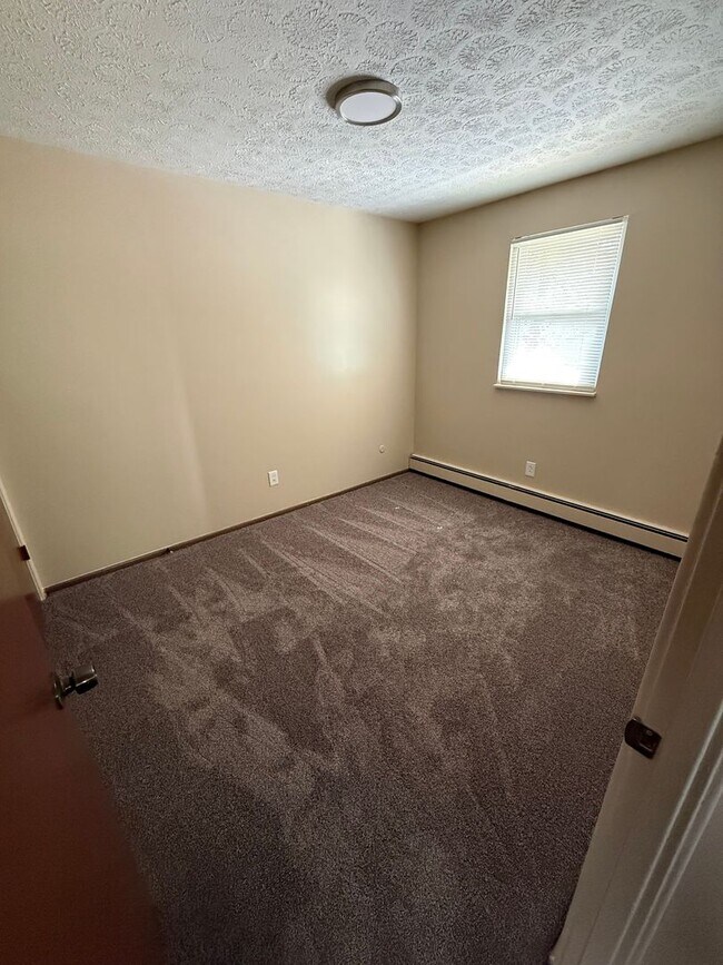 Building Photo - 355 Meadowbrook Ave