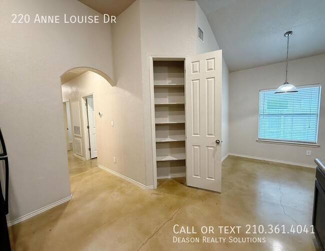 Building Photo - 220 Anne Louise Dr