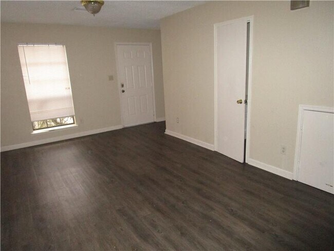 Building Photo - 115 Rue Royale Rue