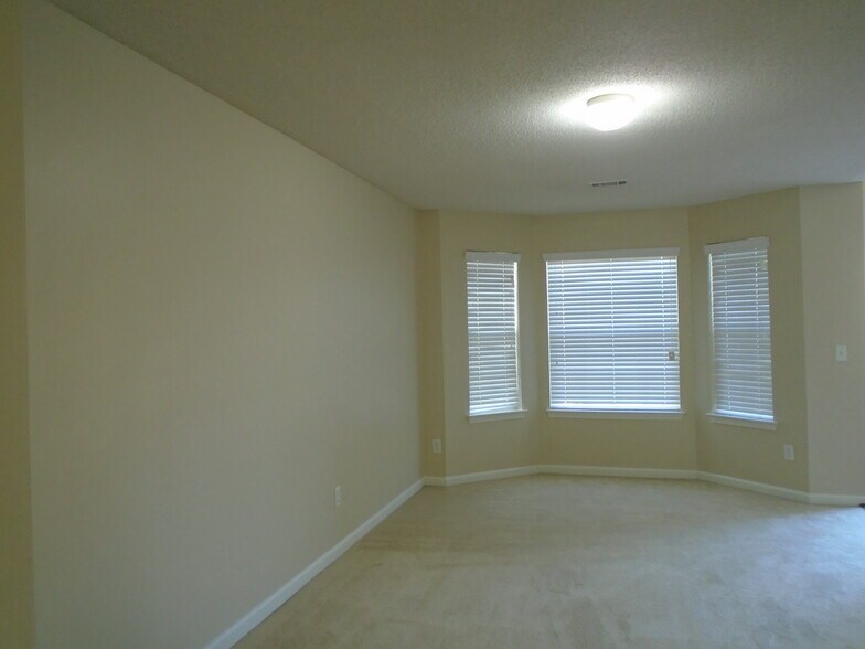 Building Photo - 240 Juliet Dr