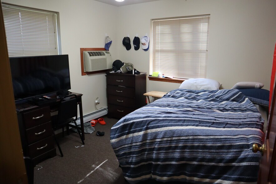 Bedroom 3 - 158 N Tratt St