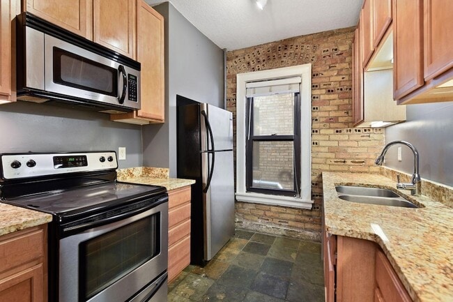 Building Photo - 1204 Harmon Pl