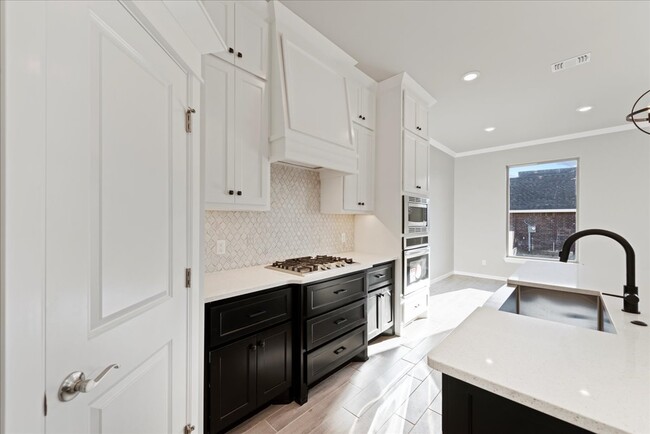 Building Photo - 5232 White Gold Ave