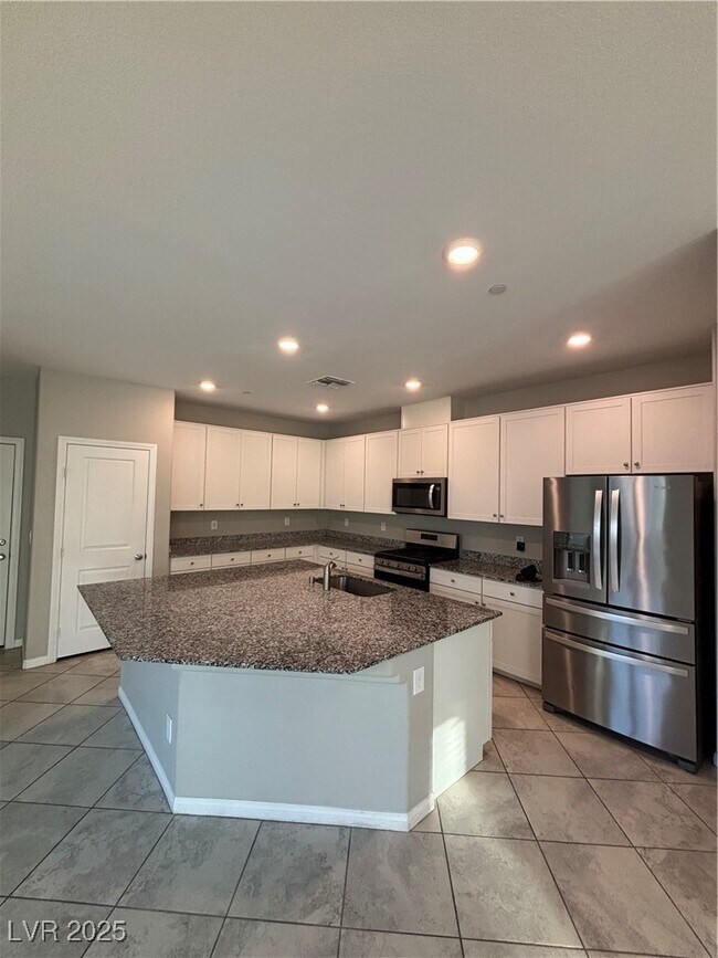 Building Photo - 2456 Bagnara Pl