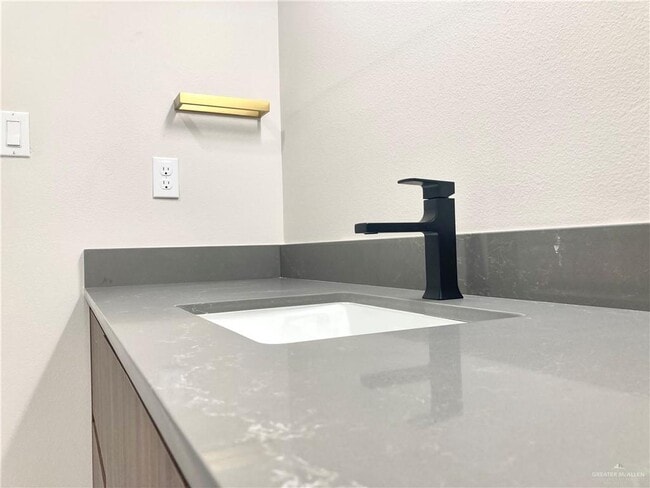 Building Photo - 40 Corales St