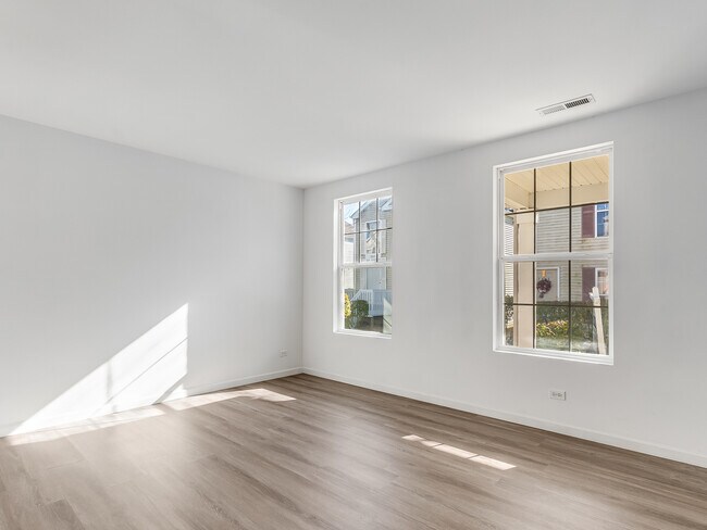 Building Photo - 1053 Symphony Dr