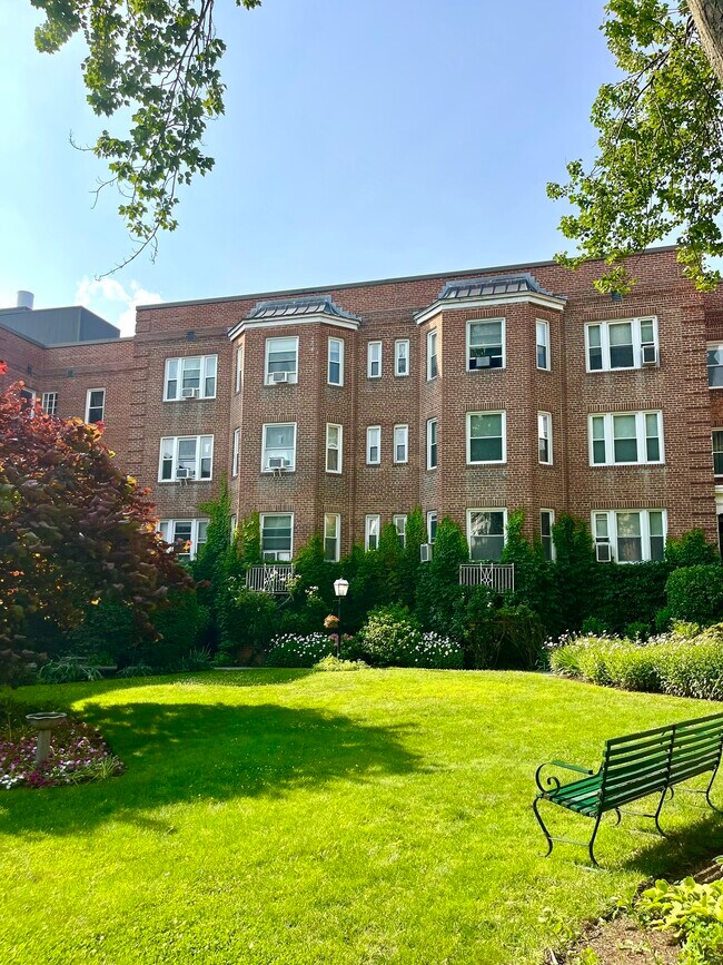Primary Photo - 70 Strawberry Hill Ave