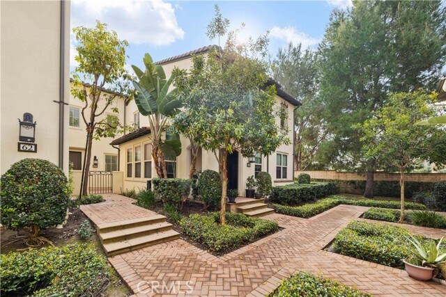 Building Photo - 60 Peony