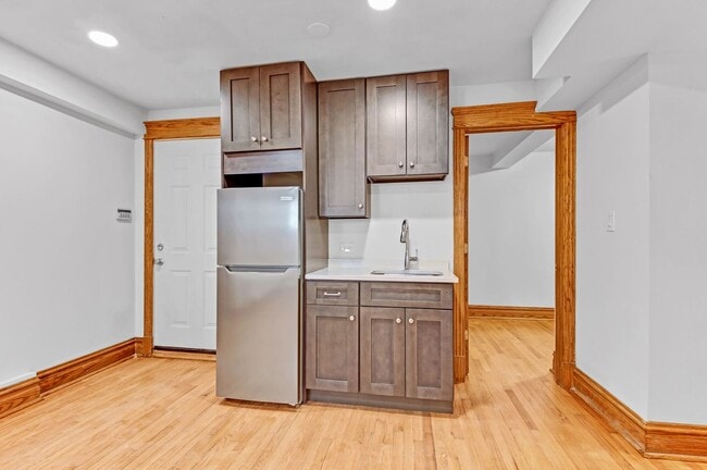 Building Photo - 3806 N Greenview Ave