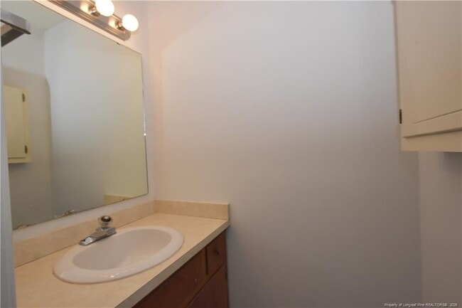 Building Photo - 400 N Steele St