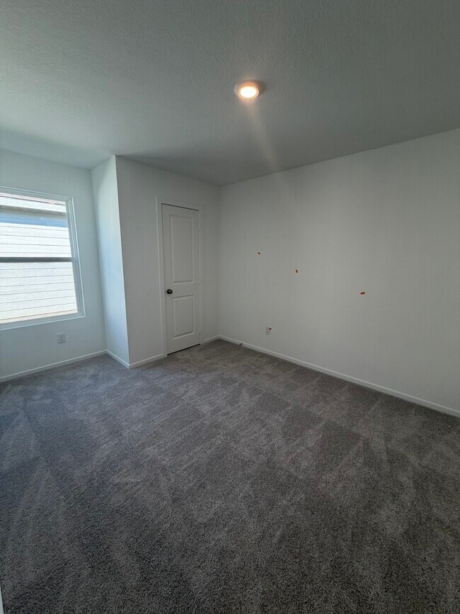 Building Photo - 662 Rd 590110