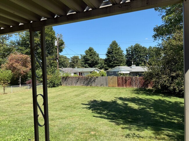 Building Photo - 3-bedroom, 2.5-bathroom HOME FOR RENT!