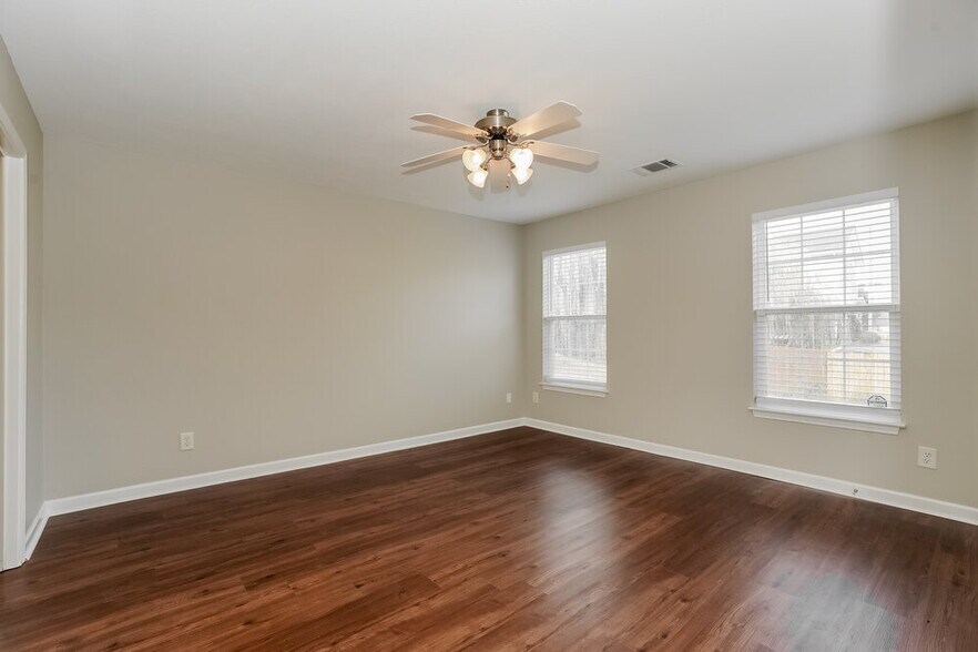 Building Photo - 146 Howard Woody Dr