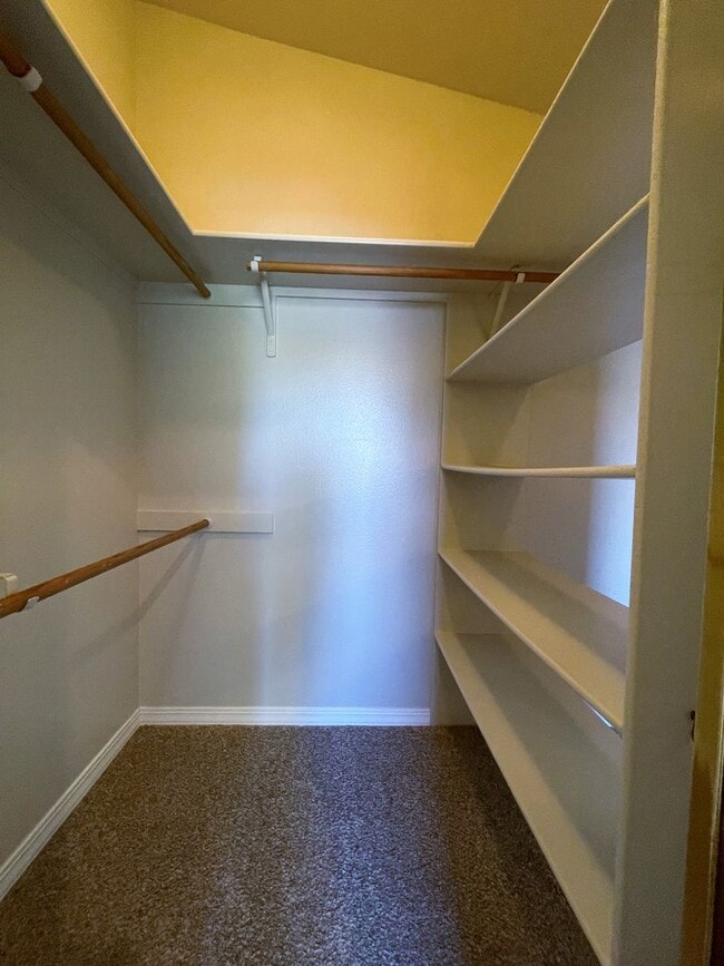Building Photo - 378 S Winthrop Way