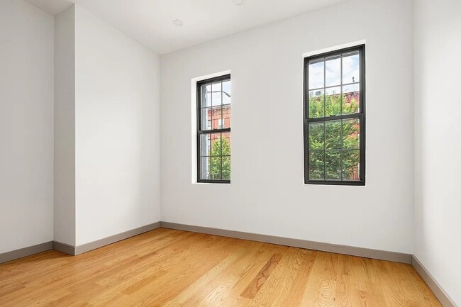 Building Photo - Hull Street