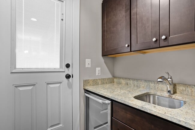 Building Photo - Upper Fells Point Townhouse - 3+ Bedrooms,...